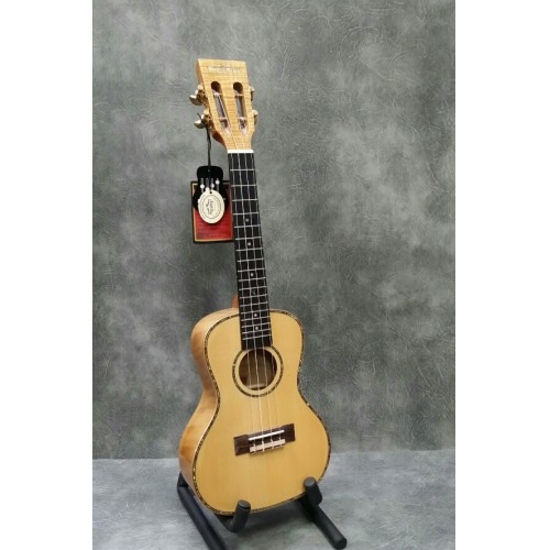 Freshman UKLMAPLEC Concert Electro Ukulele