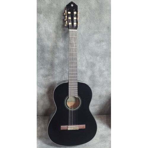 Yamaha C40 in Black (Used)