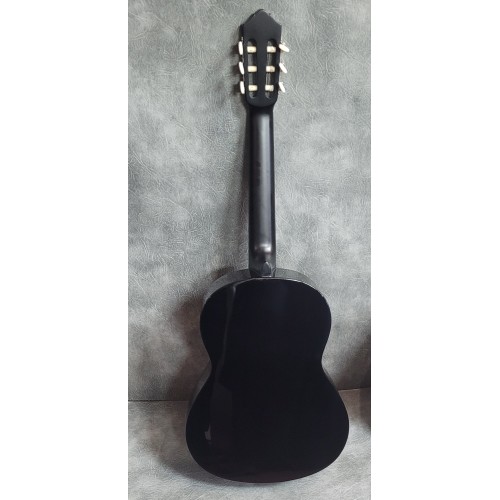 Yamaha C40 in Black (Used)